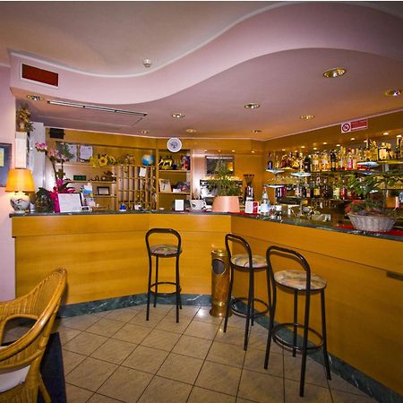 Hotel Il Canneto Porto Ceresio Exterior photo