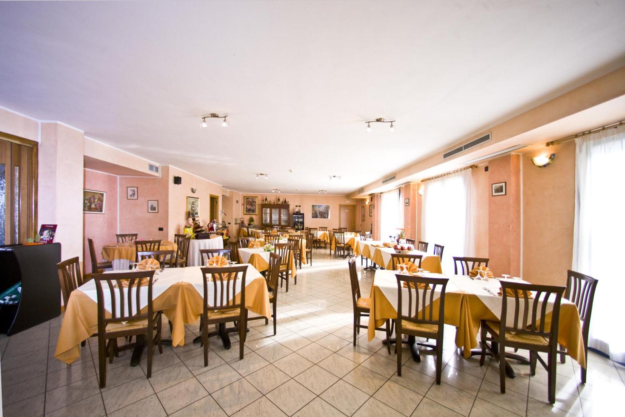Hotel Il Canneto Porto Ceresio Exterior photo