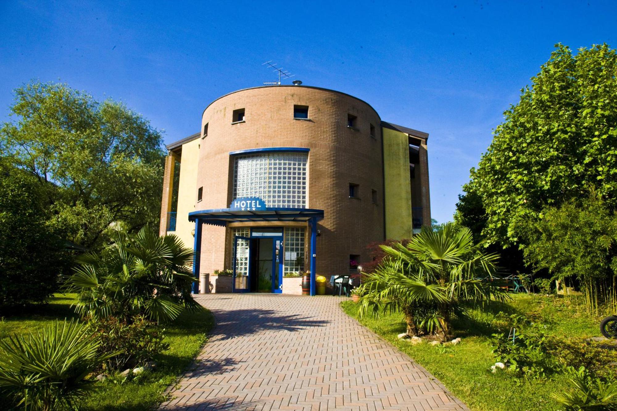 Hotel Il Canneto Porto Ceresio Exterior photo