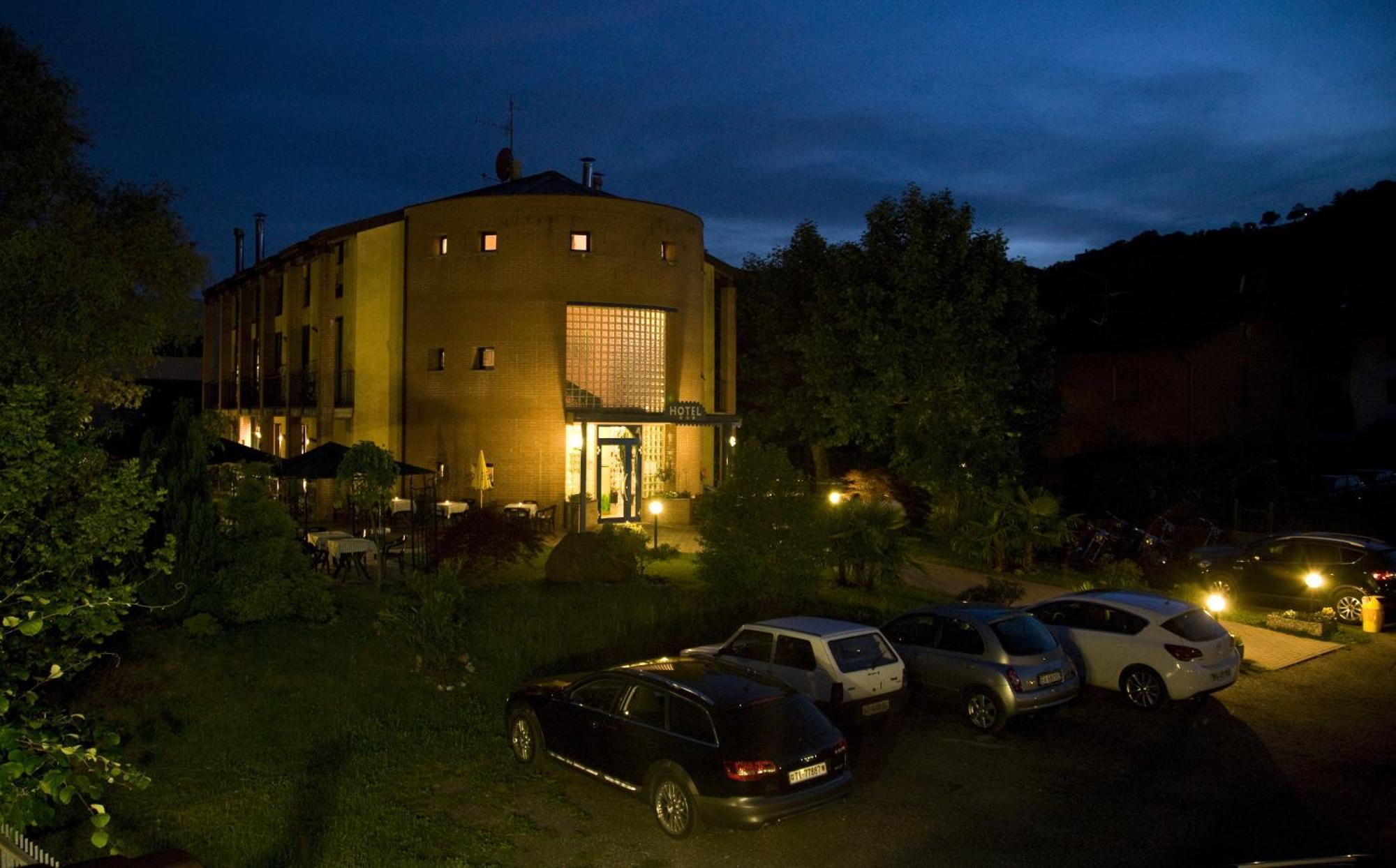 Hotel Il Canneto Porto Ceresio Exterior photo