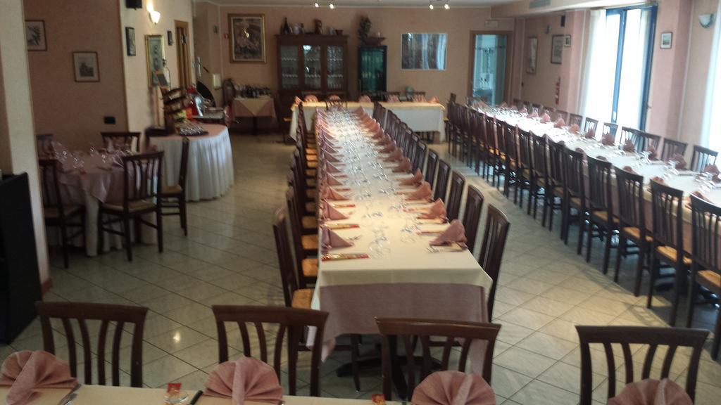 Hotel Il Canneto Porto Ceresio Exterior photo