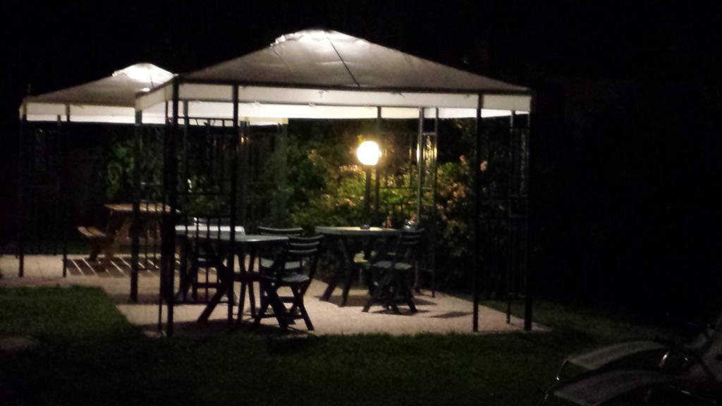 Hotel Il Canneto Porto Ceresio Exterior photo