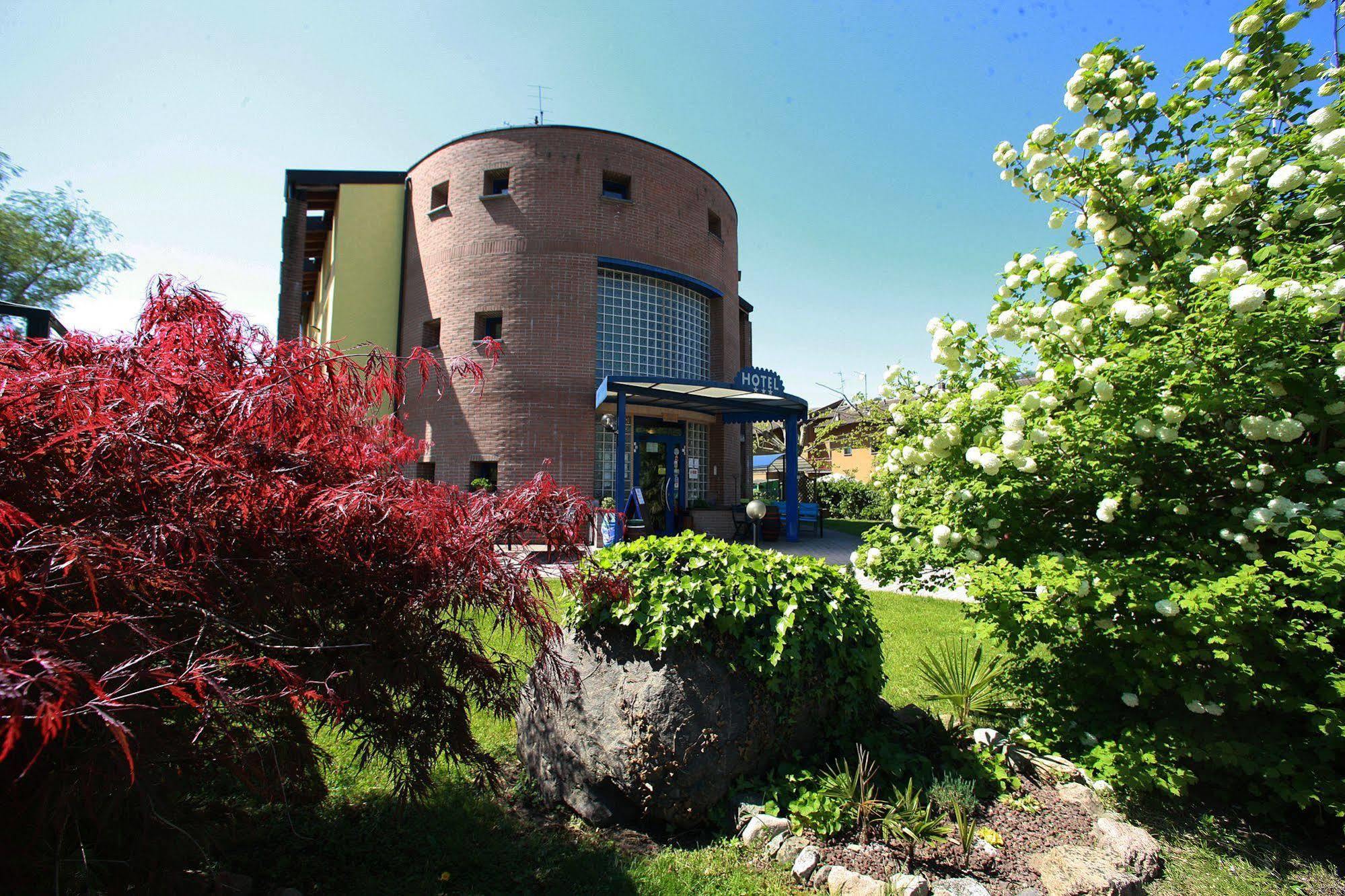 Hotel Il Canneto Porto Ceresio Exterior photo