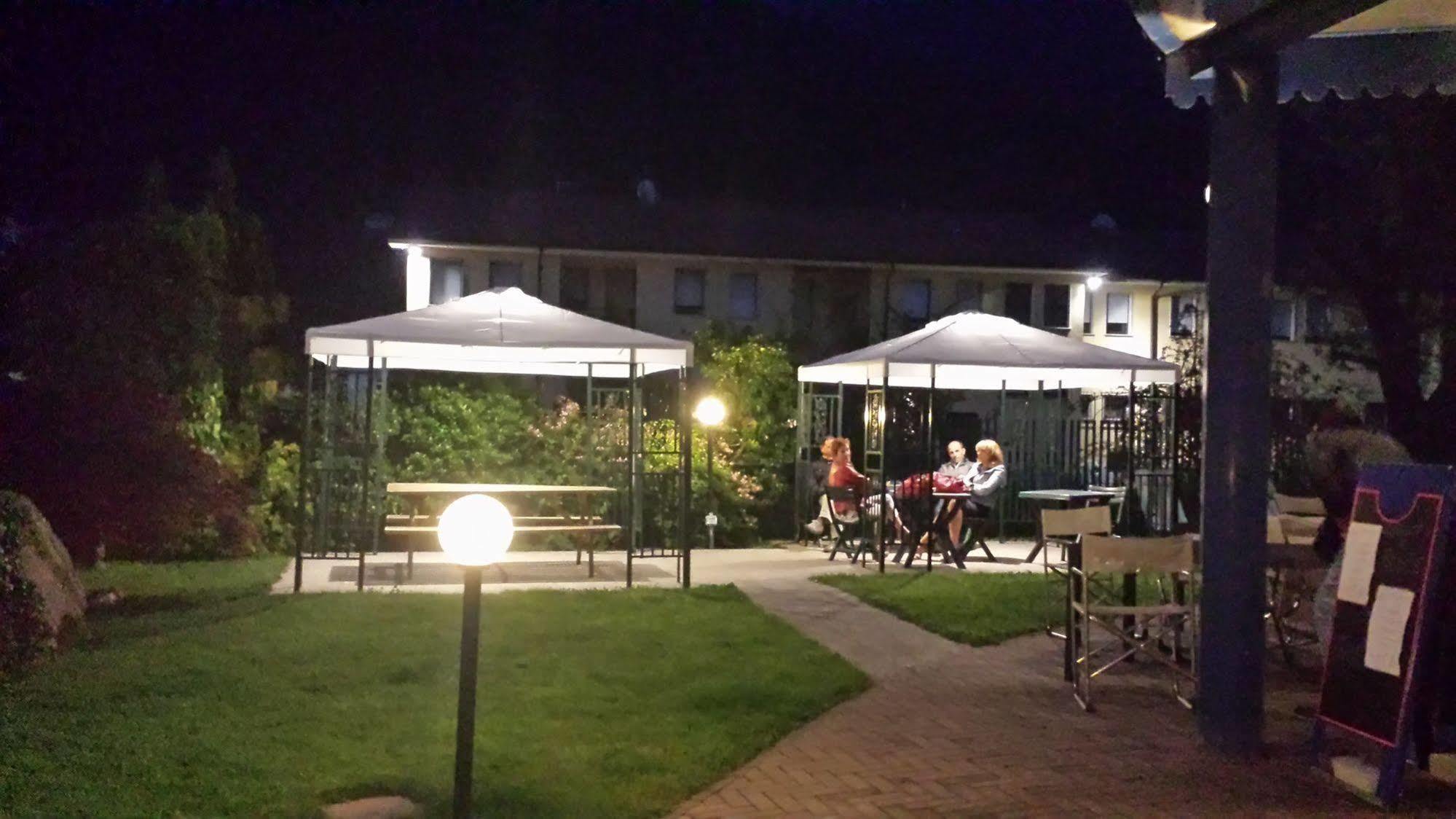 Hotel Il Canneto Porto Ceresio Exterior photo