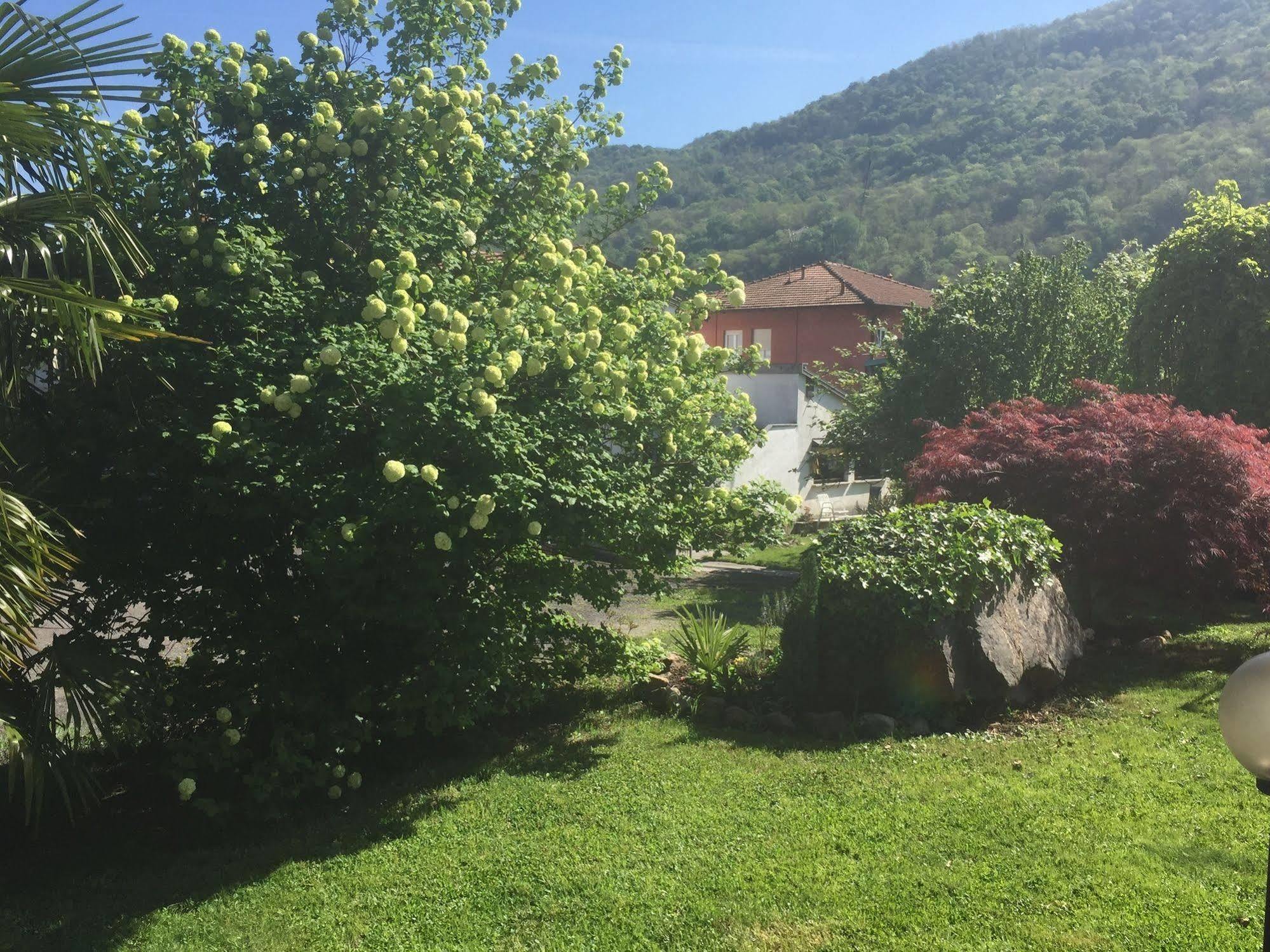 Hotel Il Canneto Porto Ceresio Exterior photo