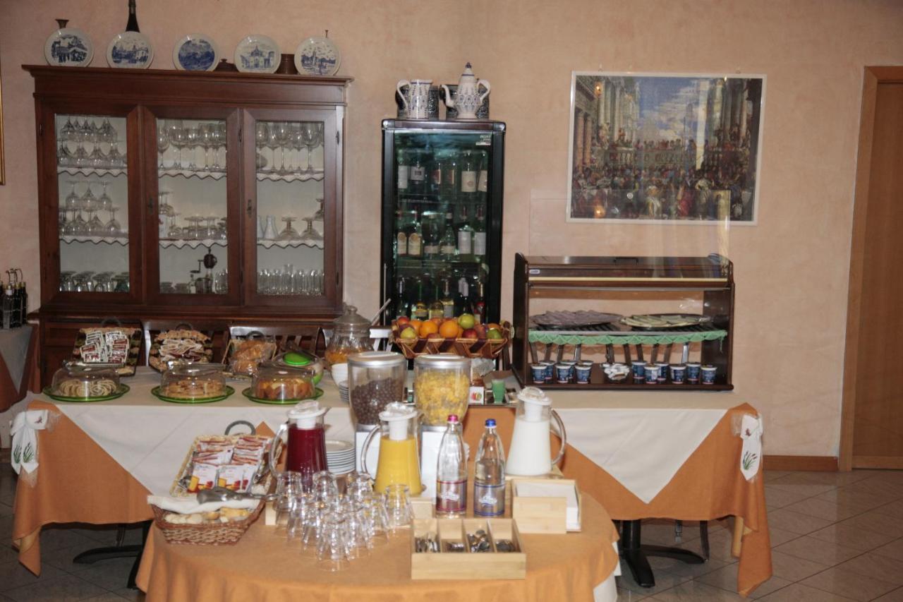 Hotel Il Canneto Porto Ceresio Exterior photo