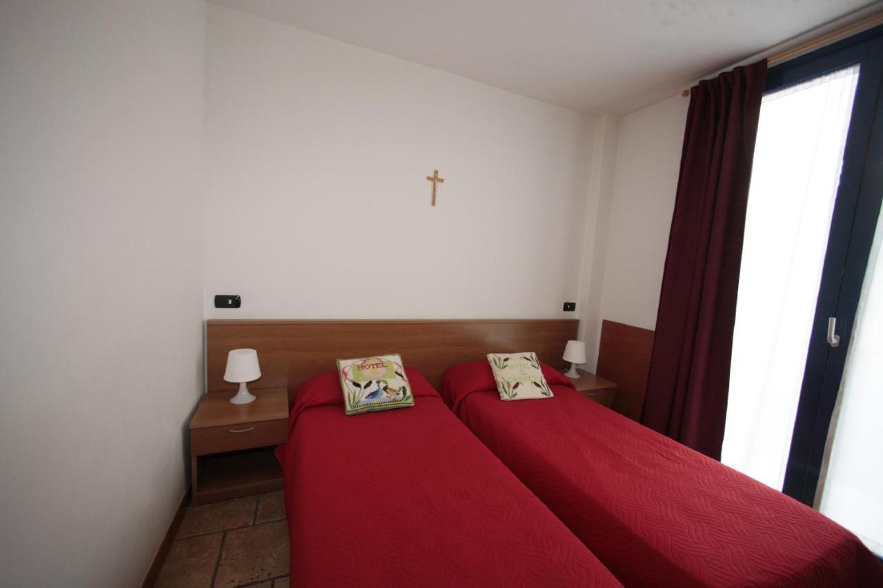Hotel Il Canneto Porto Ceresio Exterior photo